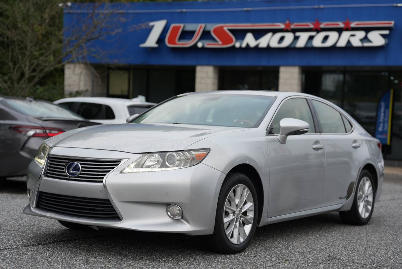 Used 2013 Lexus ES 300h w/ Luxury Pkg FWD image 2