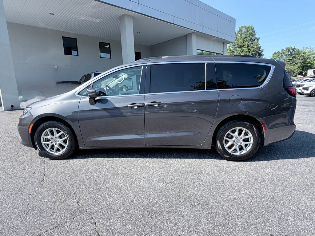 Used 2022 Chrysler Pacifica Touring-L FWD image 5