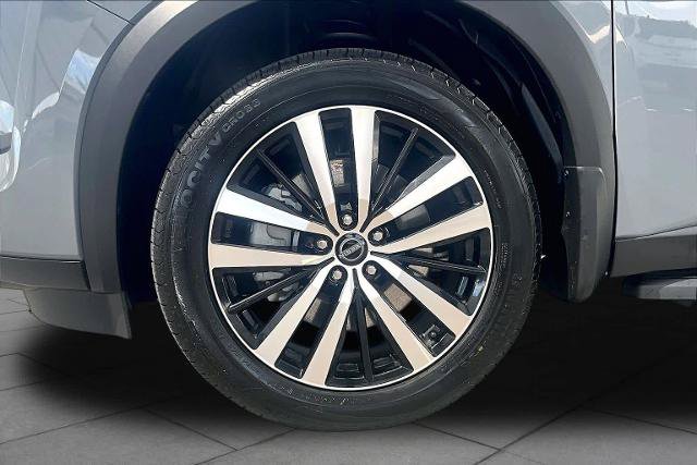 Certified 2023 Nissan Pathfinder Platinum FWD image 11