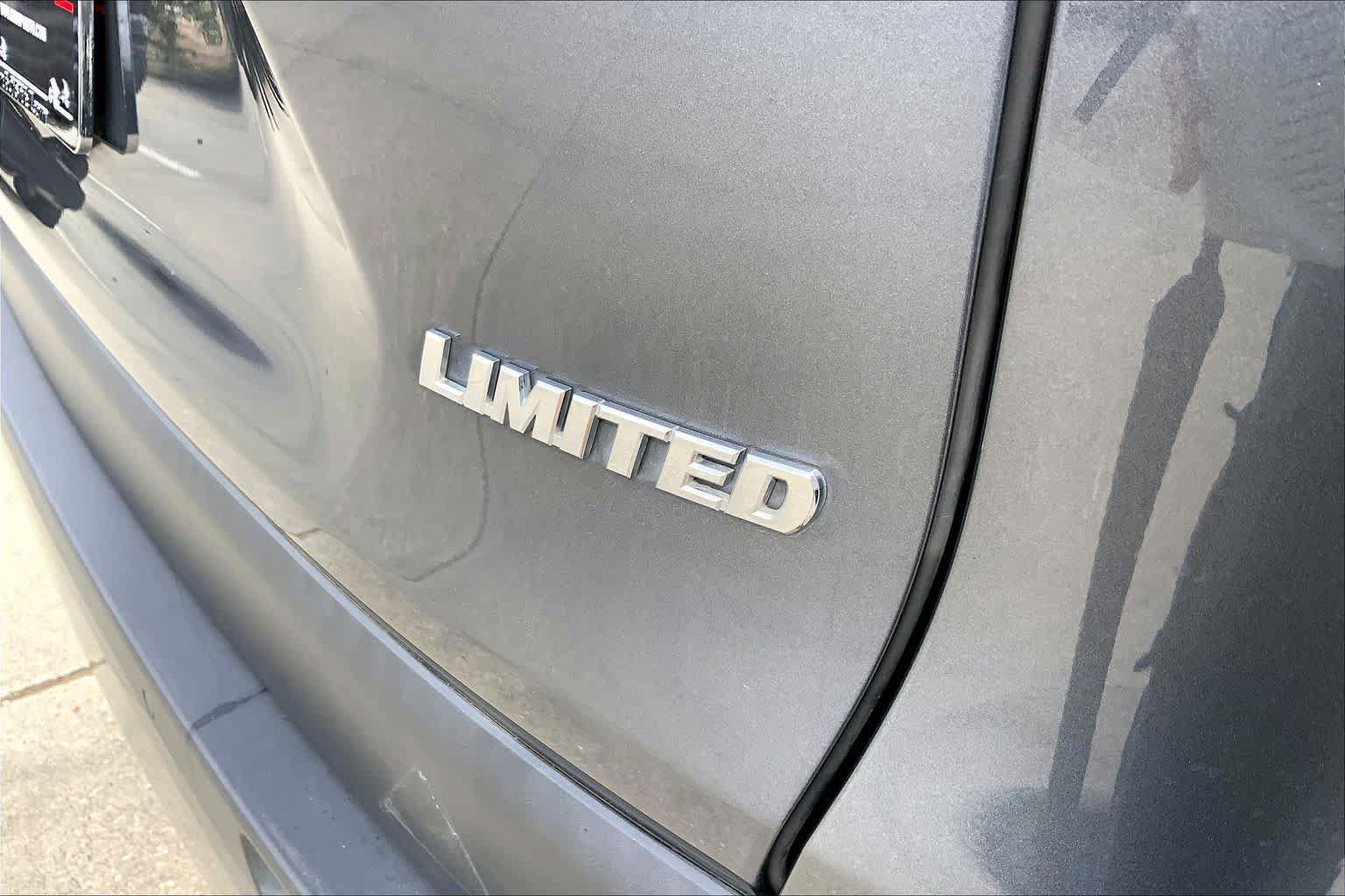 Used 2020 Toyota RAV4 Limited FWD image 10