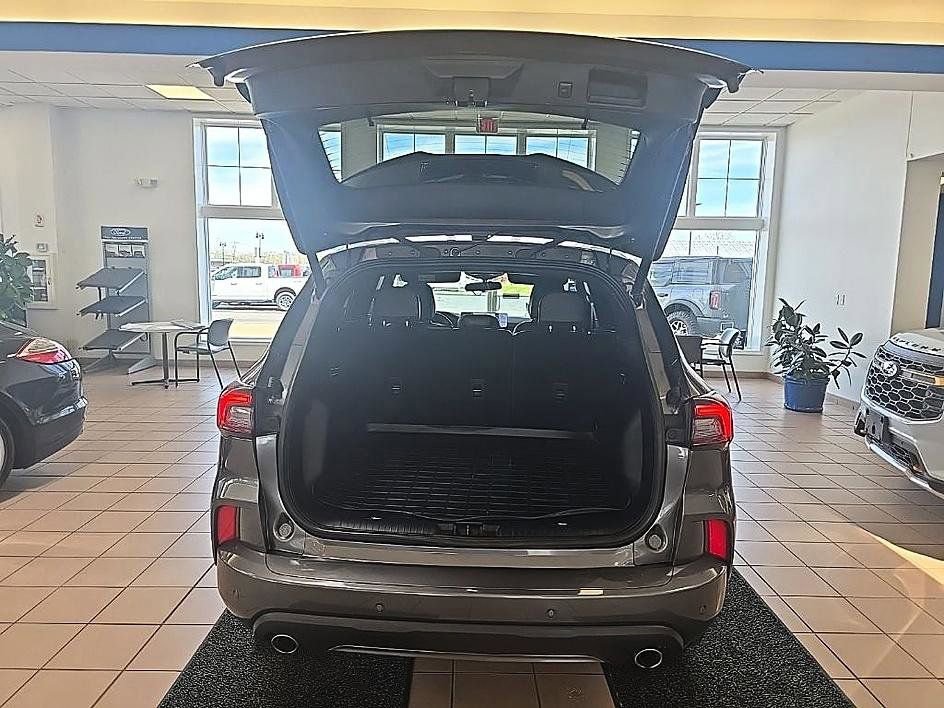 Used 2023 Ford Escape ST-Line w/ Tech Pack #1 AWD/4WD image 29
