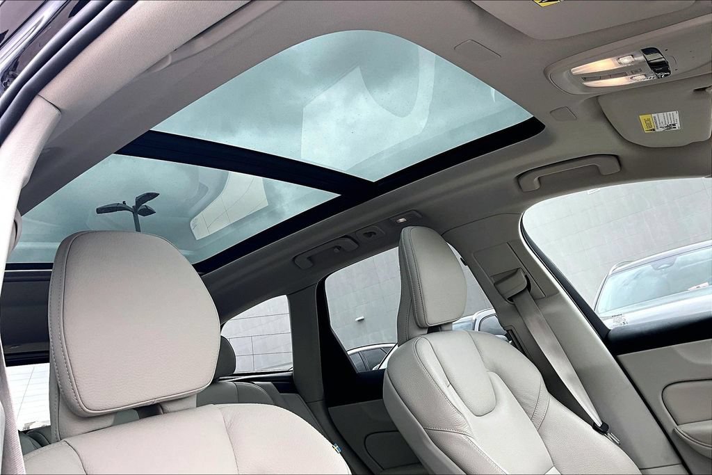 Certified 2024 Volvo XC60 B5 Plus w/ Protection Package Premier AWD/4WD image 21