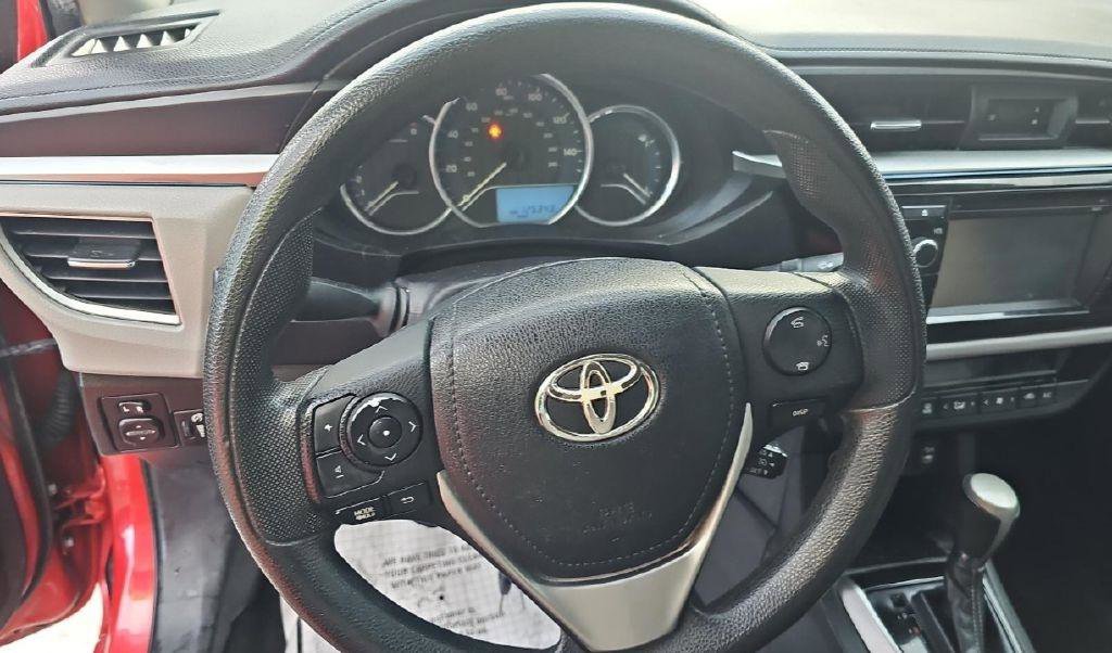 Used 2016 Toyota Corolla LE image 3