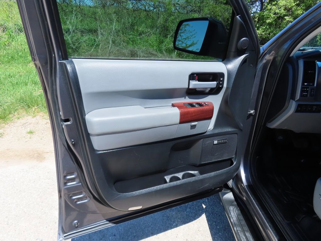 Used 2013 Toyota Sequoia Platinum AWD/4WD image 31