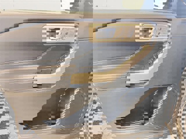 Used 2023 Ford Explorer Limited image 16