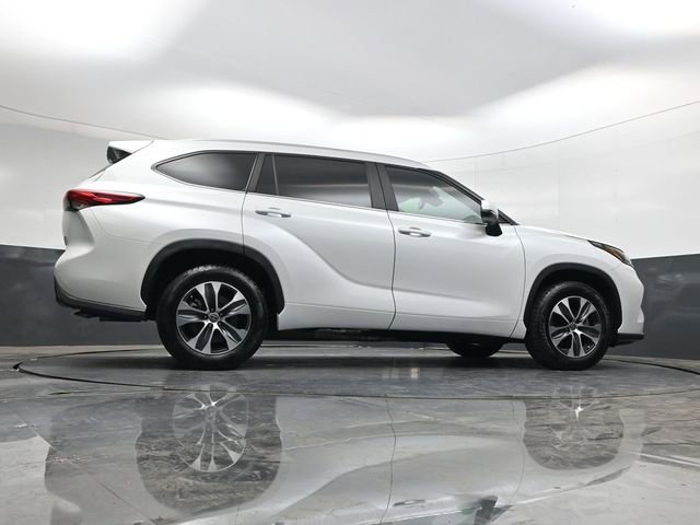Used 2023 Toyota Highlander XLE image 33