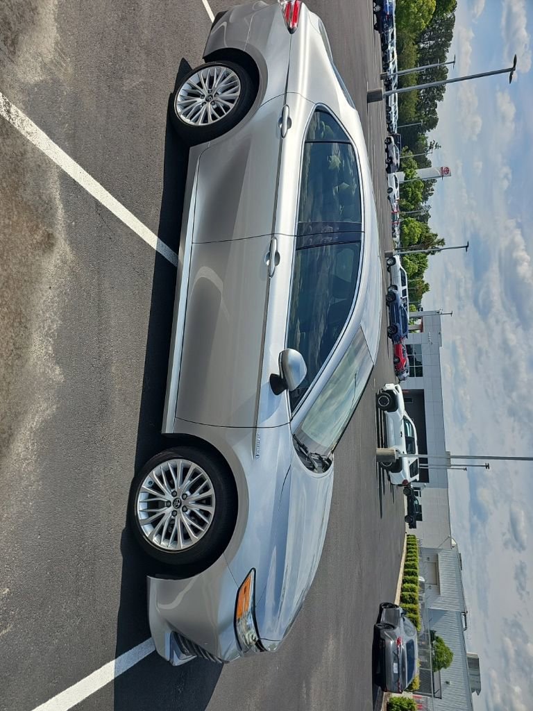 Used 2018 Toyota Camry XLE FWD image 4