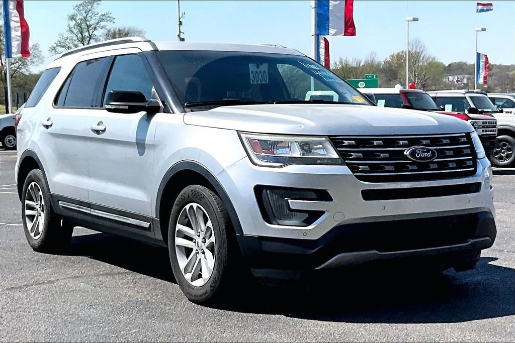 Used 2017 Ford Explorer XLT w/ Equipment Group 202A image 1