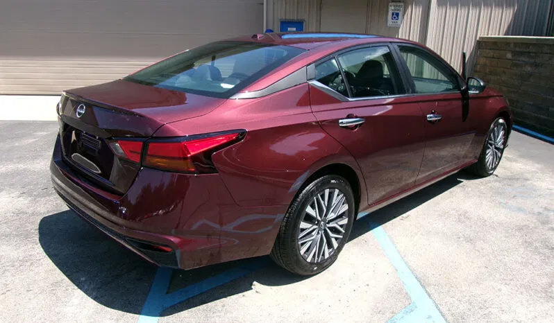 Used 2025 Nissan Altima 2.5 SV FWD image 7