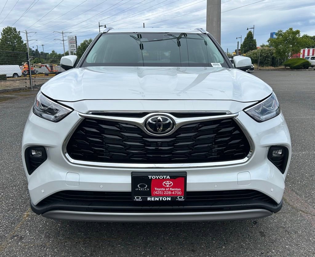 New 2026 Toyota Highlander Platinum AWD/4WD image 2
