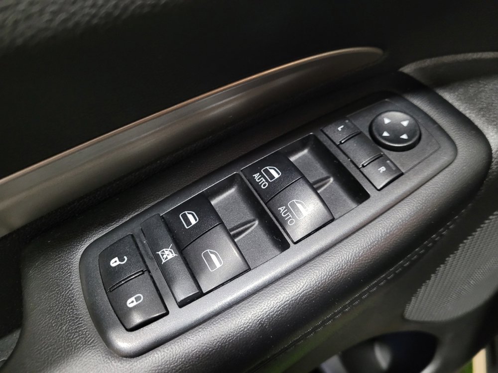Used 2018 Dodge Durango SXT w/ 3rd Row Seating Group RWD image 27