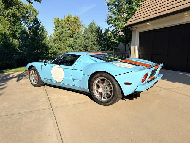 Used 2006 Ford GT RWD image 21