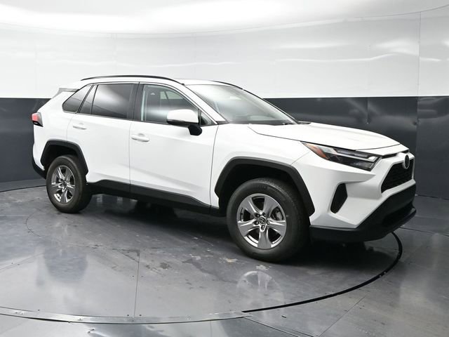 Used 2022 Toyota RAV4 XLE w/ Convenience Package video 3