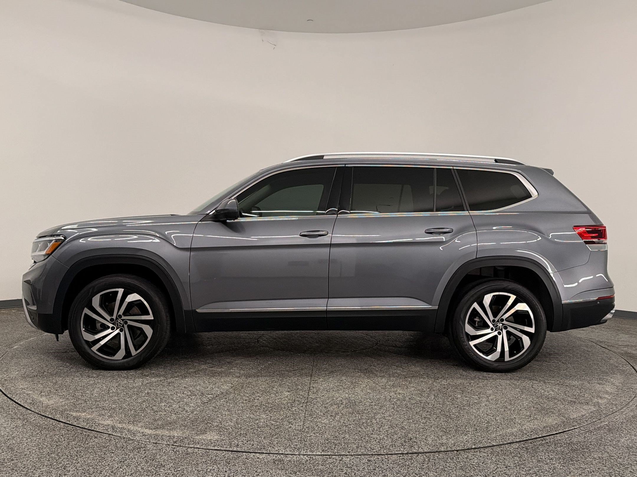 Used 2021 Volkswagen Atlas SEL Premium AWD/4WD image 2