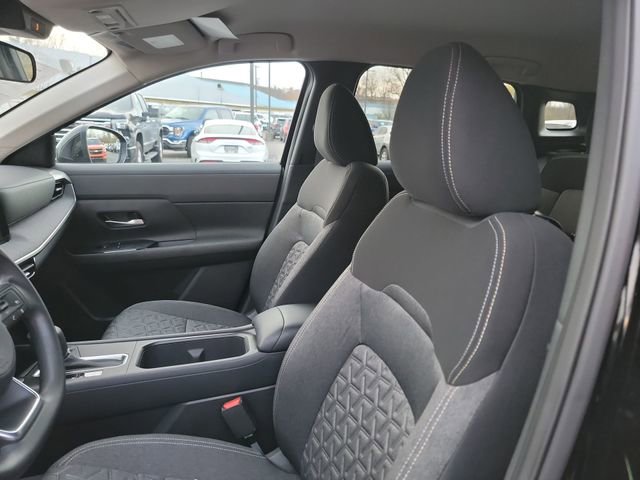 Used 2025 Nissan Kicks SV image 16