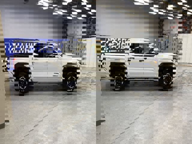 Used 2025 Toyota Tacoma TRD Off-Road image 8