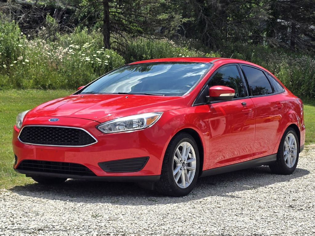 Used 2016 Ford Focus SE w/ SE Cold Weather Package FWD image 2