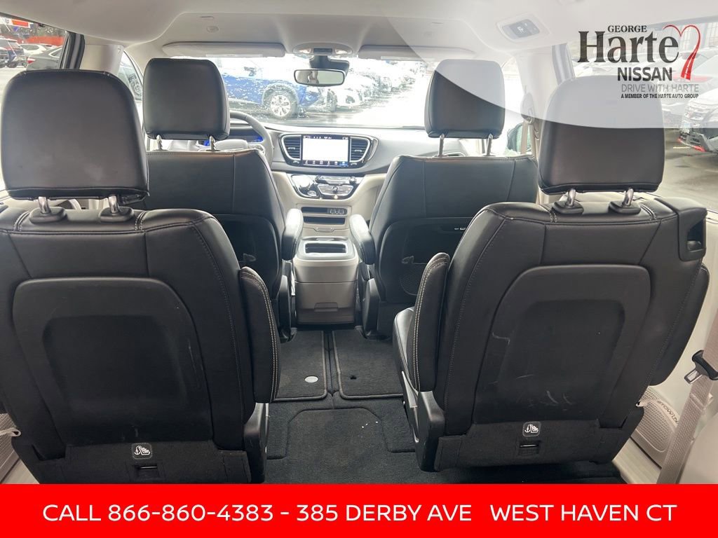 Used 2024 Chrysler Pacifica Touring-L image 32