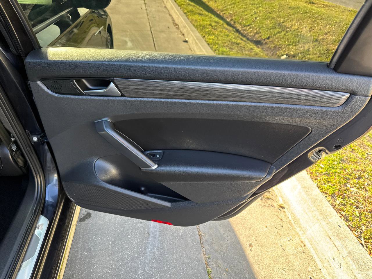 Used 2020 Volkswagen Passat 2.0T R-Line image 18