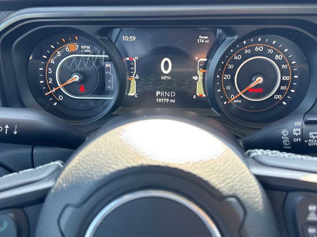 Certified 2025 Jeep Wrangler Rubicon image 13