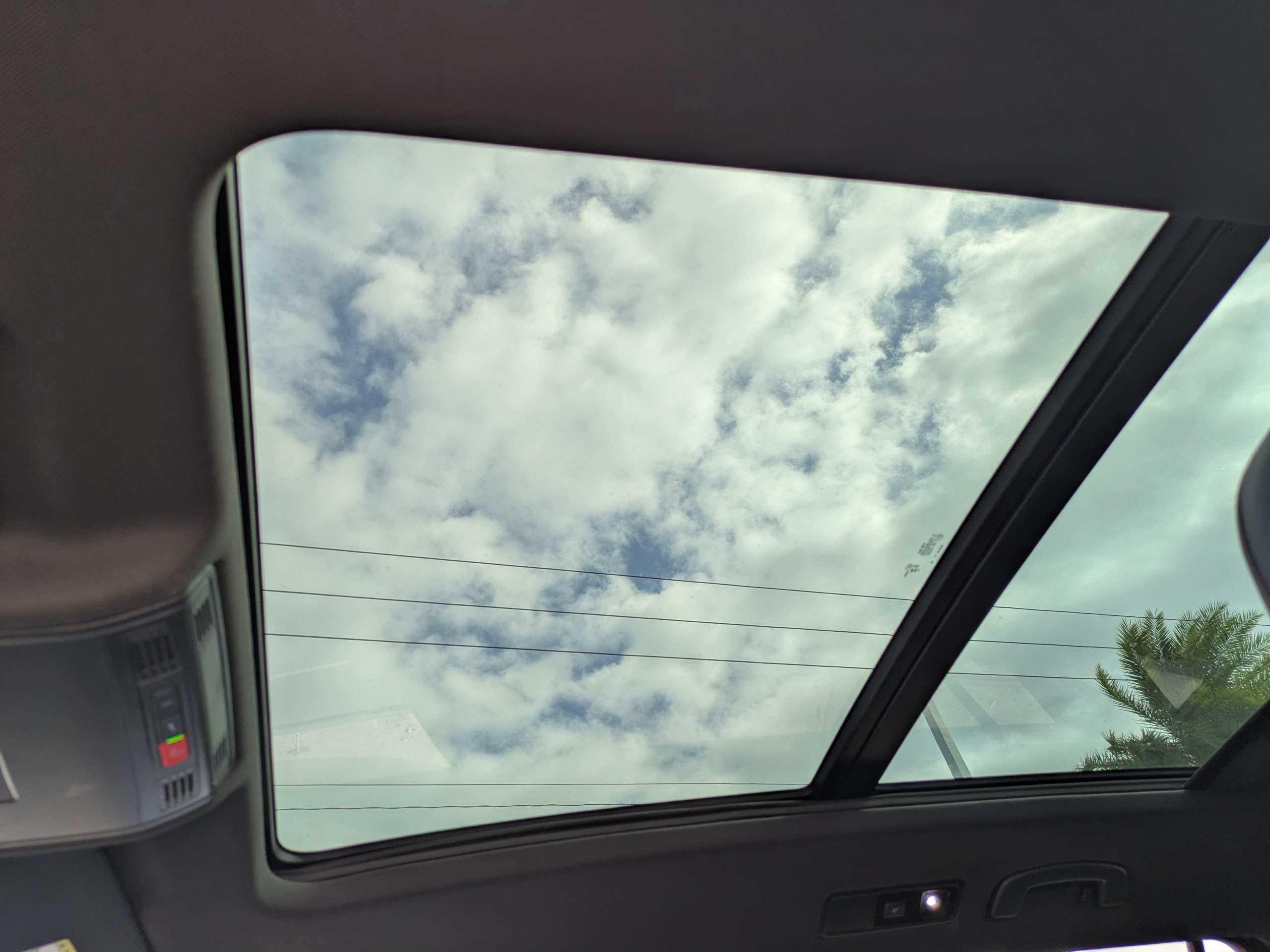 Used 2024 Volkswagen Tiguan SE R-Line image 22