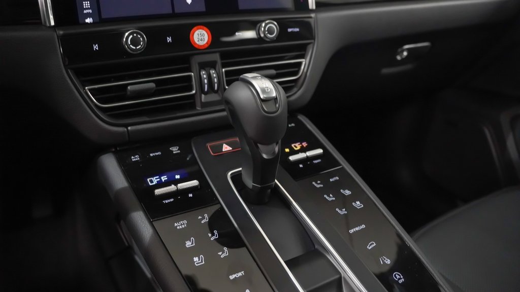 New 2026 Porsche Macan S image 32