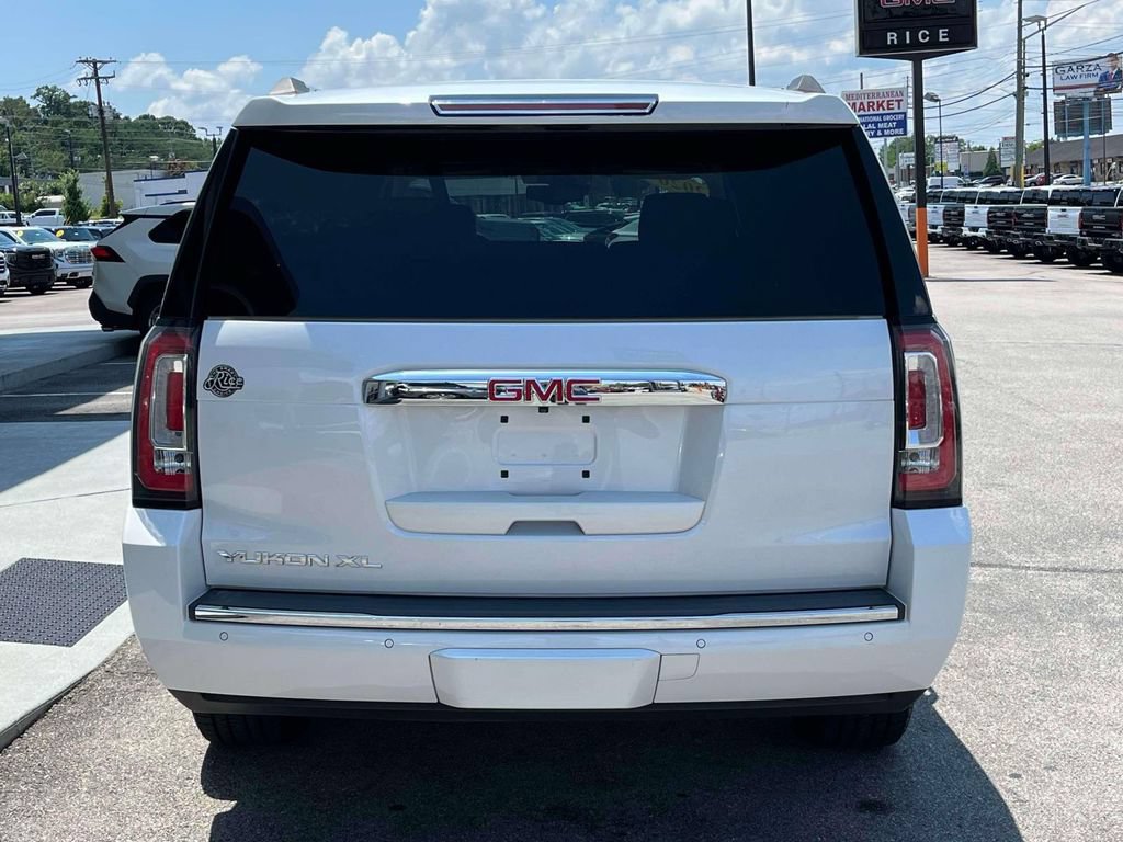 Certified 2020 GMC Yukon XL Denali w/ Denali Premium Package AWD/4WD image 4