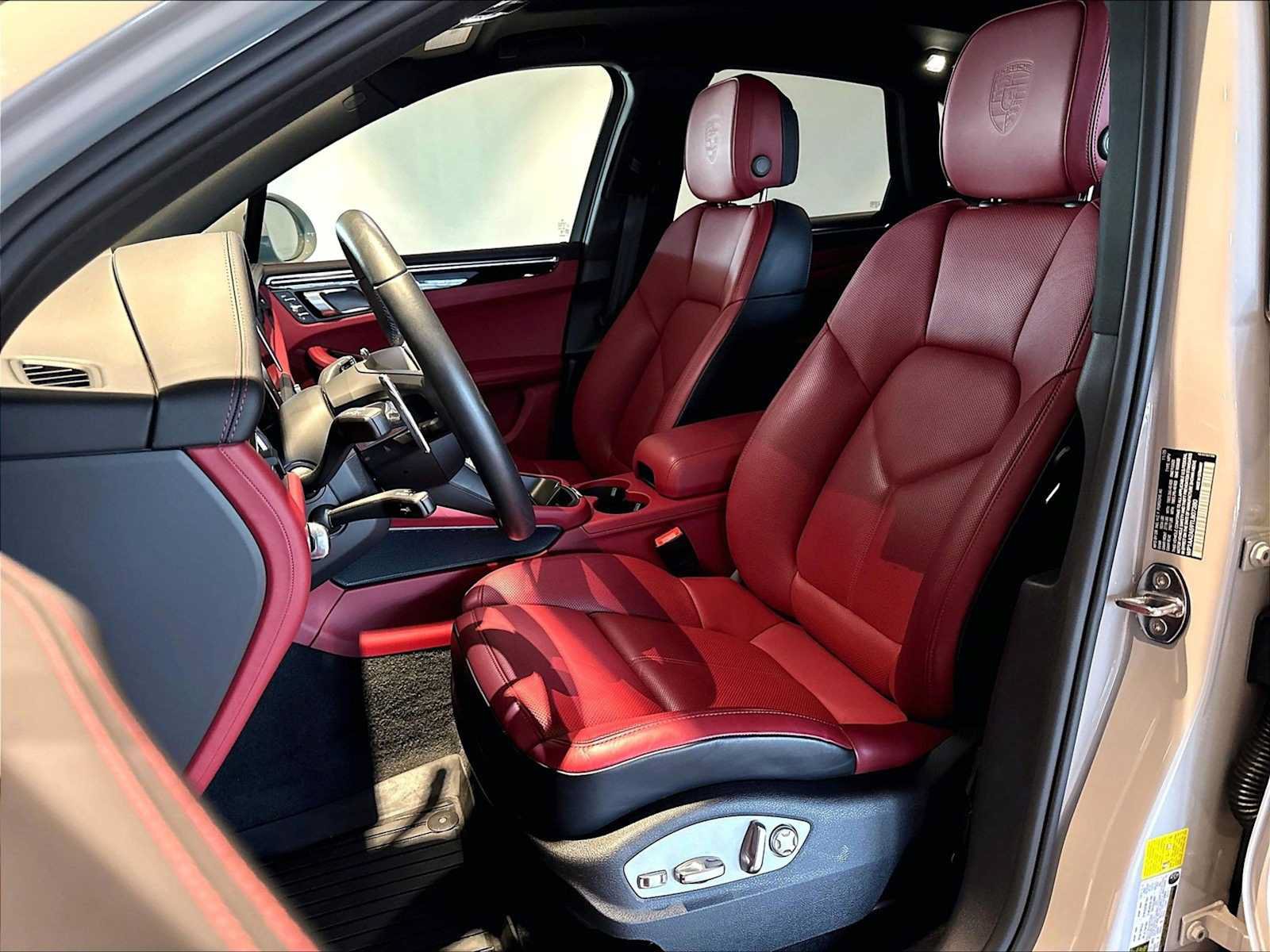 Used 2026 Porsche Macan AWD/4WD image 9