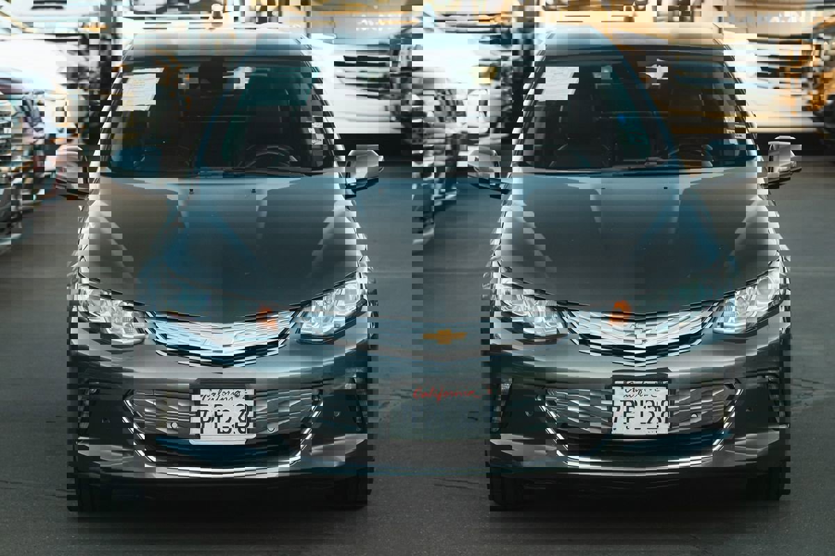 Used 2016 Chevrolet Volt Premier w/ Driver Confidence Package image 4