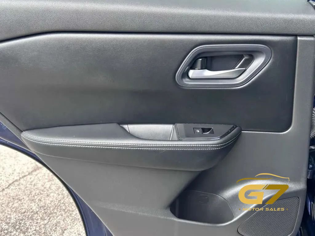 Used 2024 Nissan Rogue SV AWD/4WD image 25