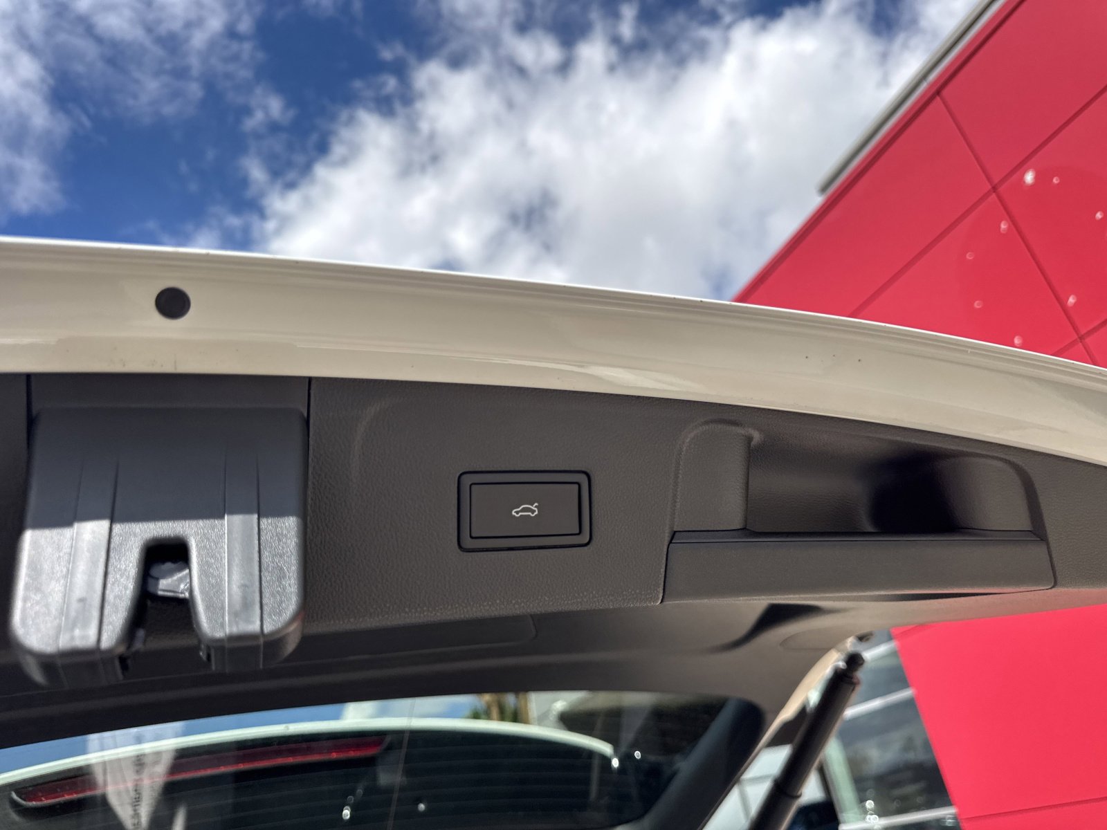 New 2026 Volkswagen Atlas SEL Premium R-Line image 9