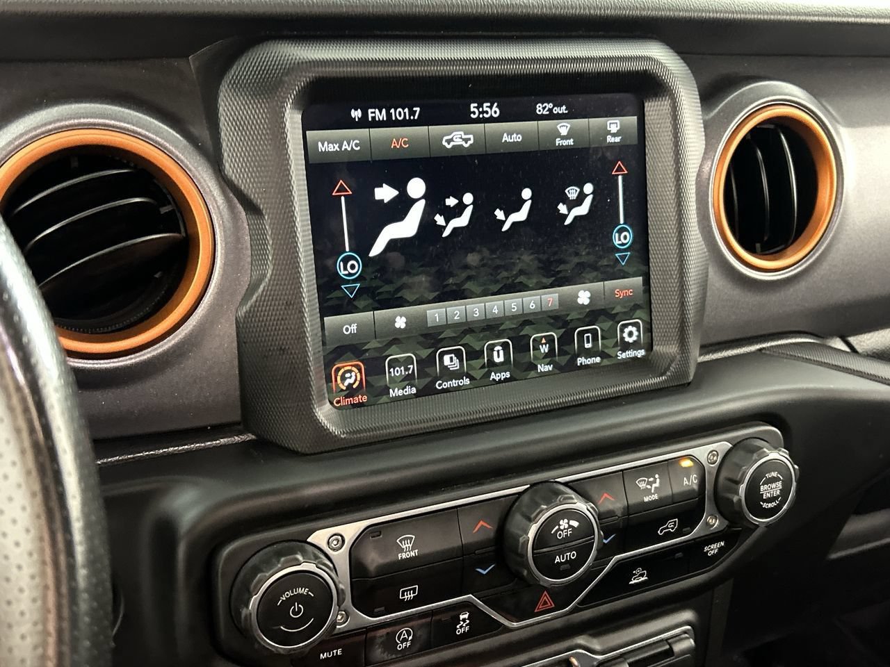 Used 2022 Jeep Gladiator Mojave w/ Trailer Tow Package AWD/4WD image 16