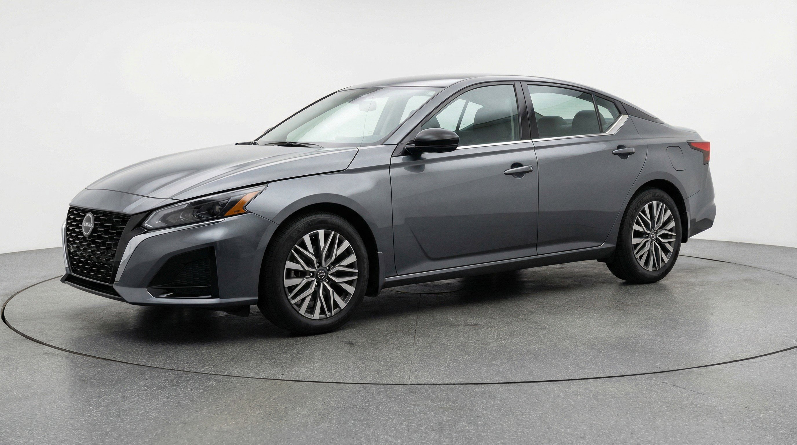 Used 2025 Nissan Altima 2.5 SV image 3