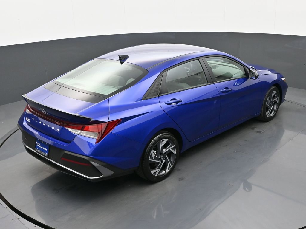 Certified 2025 Hyundai Elantra Sport image 31