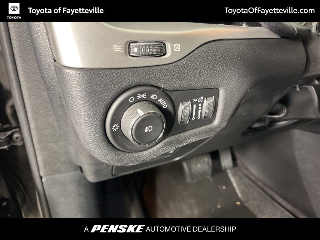 Used 2017 Jeep Cherokee Trailhawk image 25