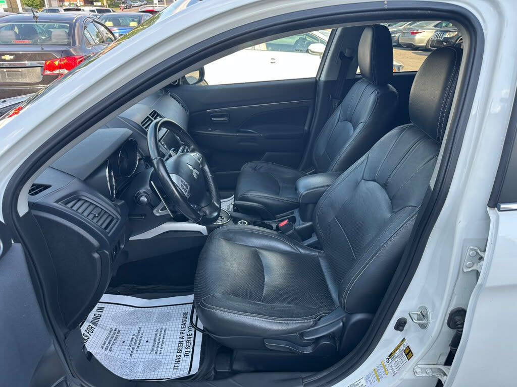 Used 2013 Mitsubishi Outlander Sport SE AWD/4WD image 12