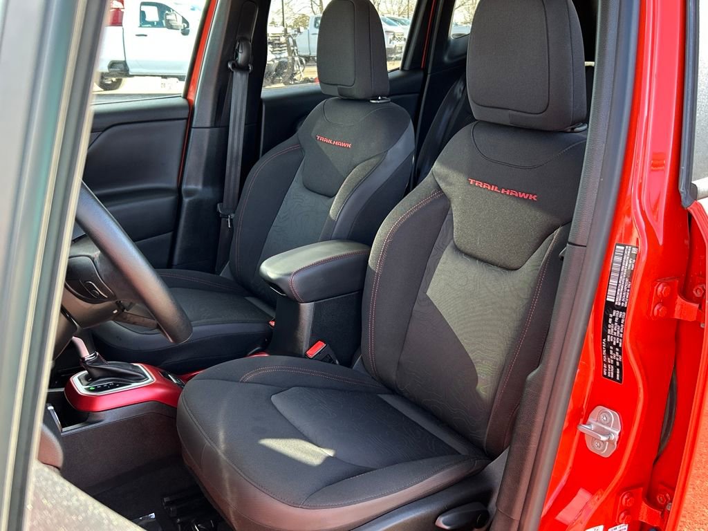 Used 2019 Jeep Renegade Trailhawk w/ Cold Weather Group II image 18
