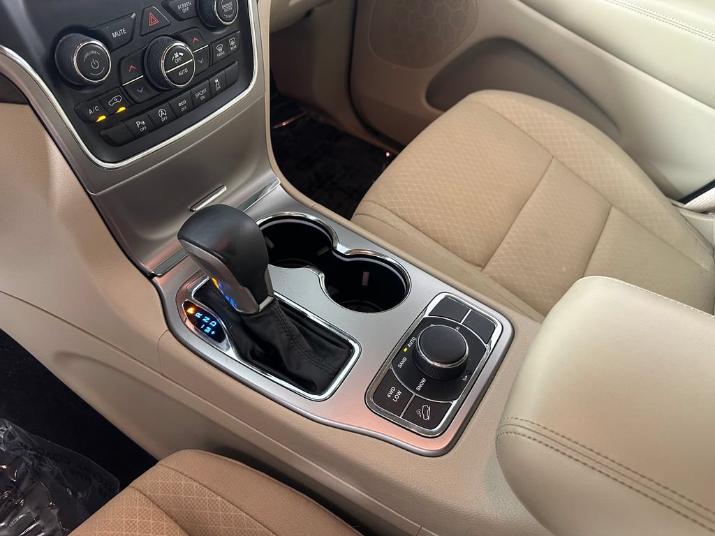 Used 2018 Jeep Grand Cherokee Laredo AWD/4WD image 33