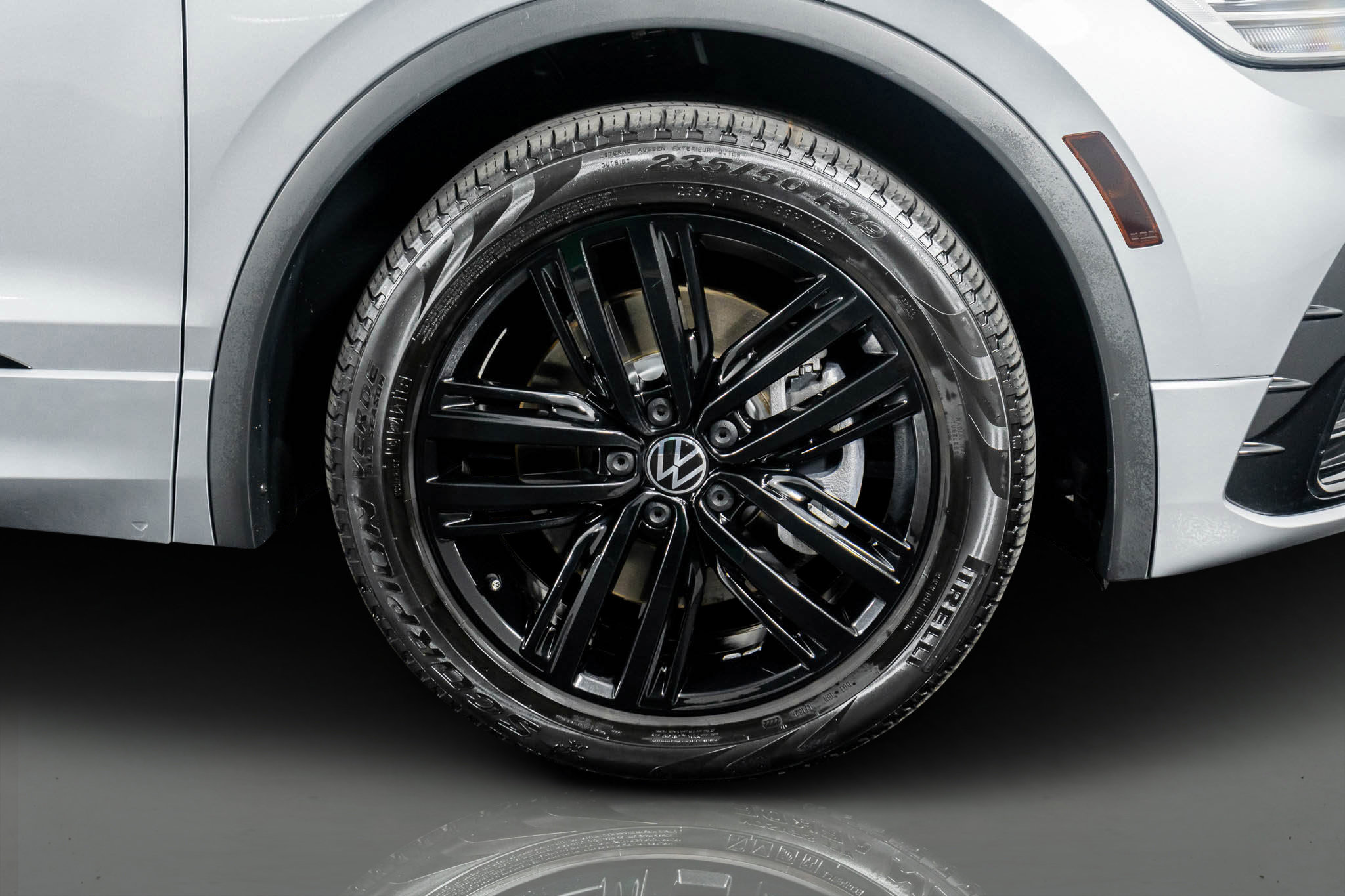 Used 2022 Volkswagen Tiguan SE R-Line image 8