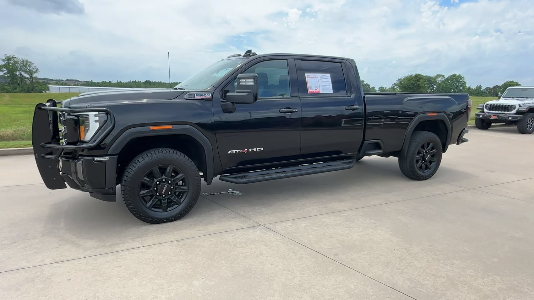 Used 2024 GMC Sierra 2500 AT4 w/ AT4 Preferred Package AWD/4WD image 3