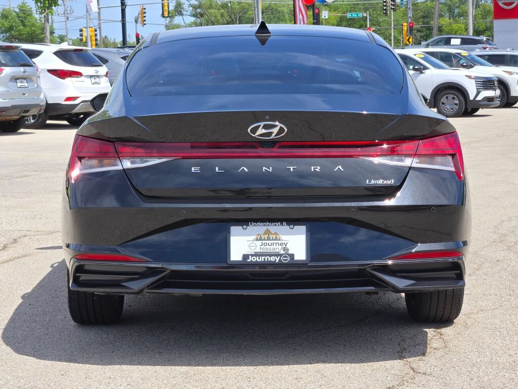 Used 2022 Hyundai Elantra Limited w/ Cargo Package FWD image 11