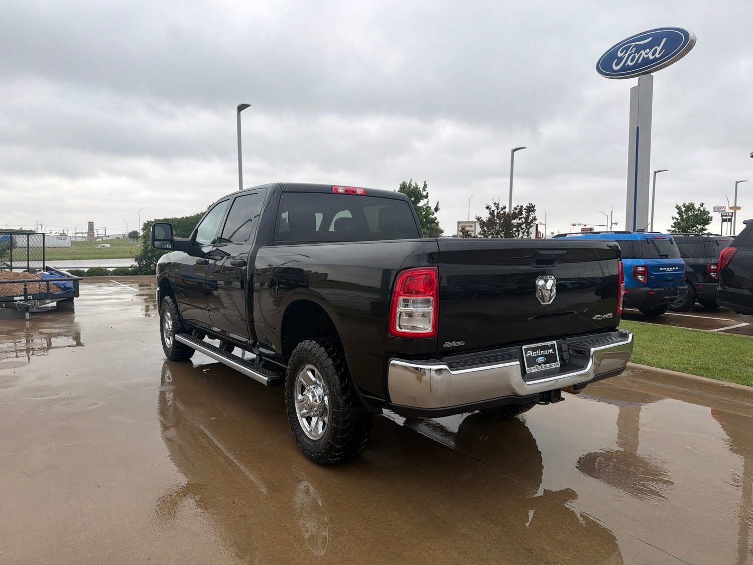 Used 2024 RAM 2500 Tradesman w/ Chrome Appearance Group AWD/4WD image 3