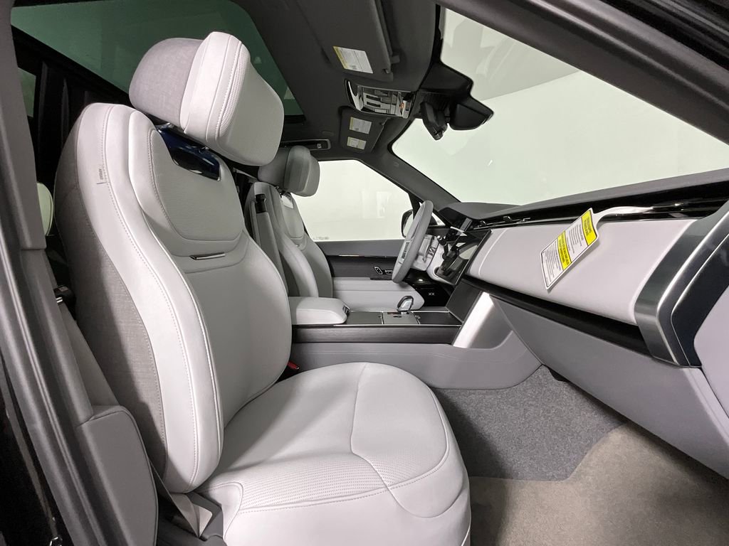 New 2026 Land Rover Range Rover SV AWD/4WD image 3