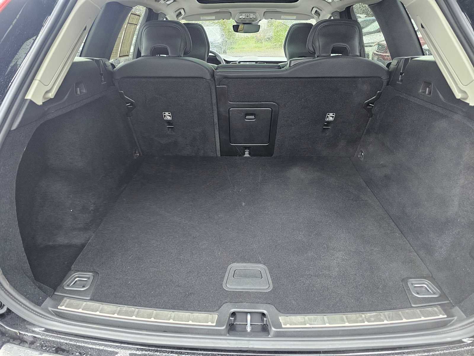 Certified 2024 Volvo XC60 B5 Plus w/ Protection Package Premier AWD/4WD image 16