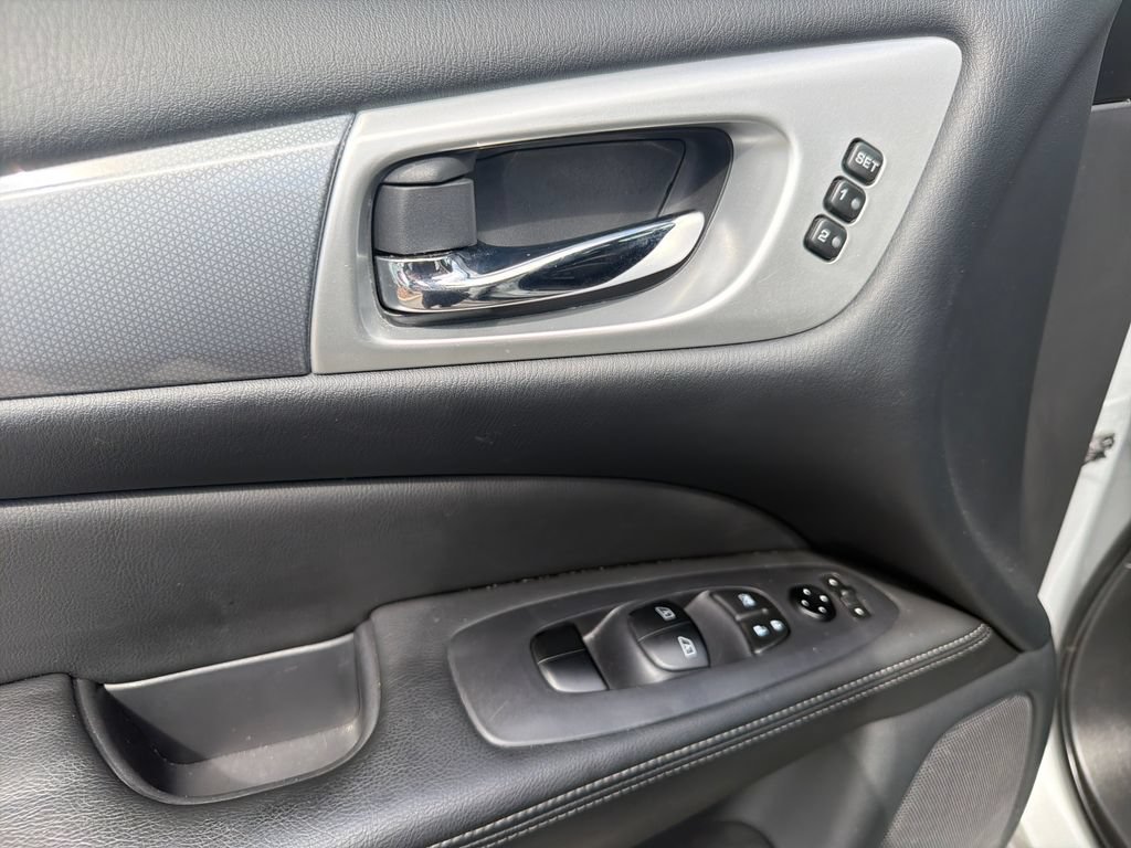 Used 2020 Nissan Pathfinder SL AWD/4WD image 21