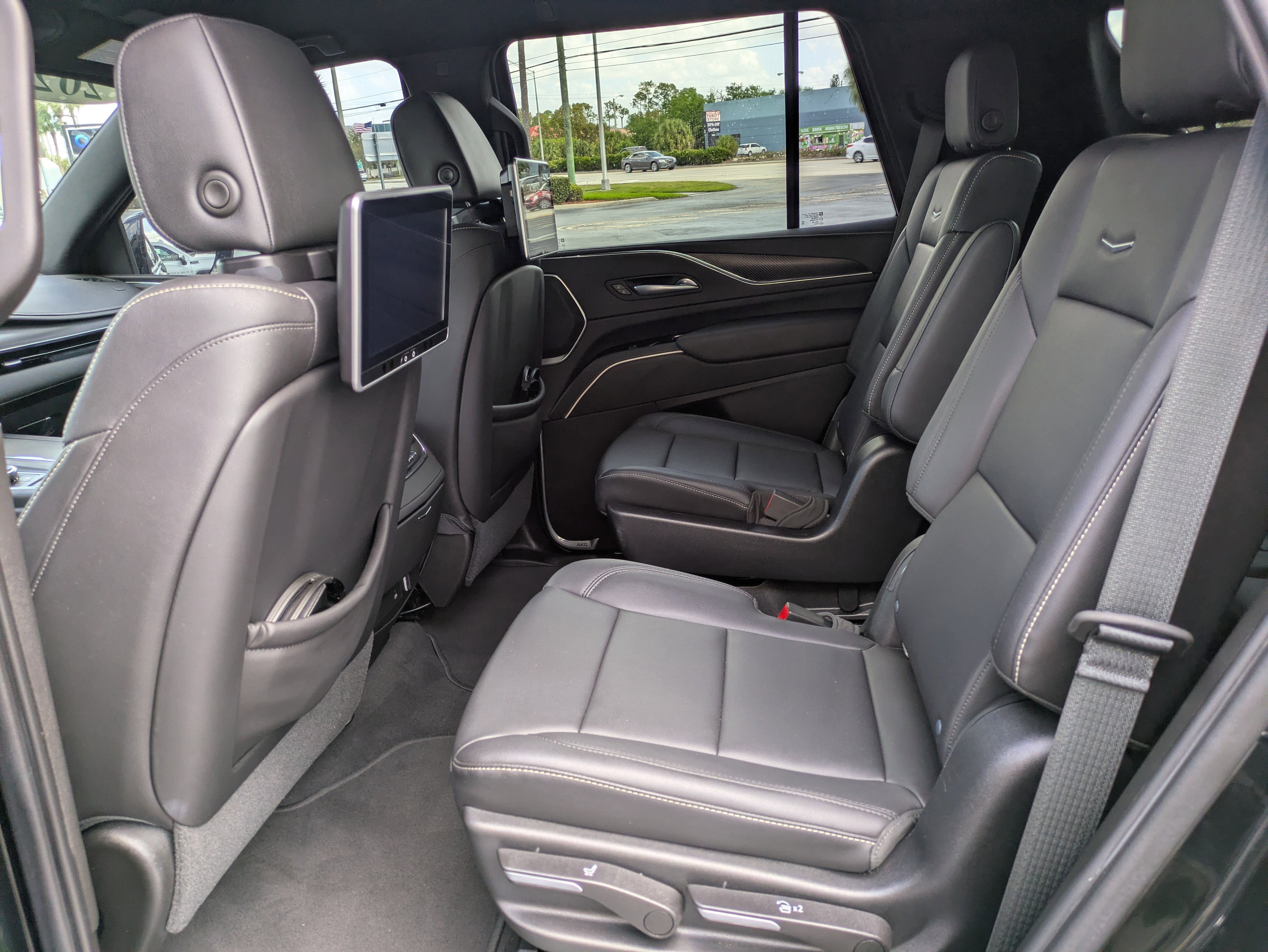 Used 2021 Cadillac Escalade Luxury RWD image 13