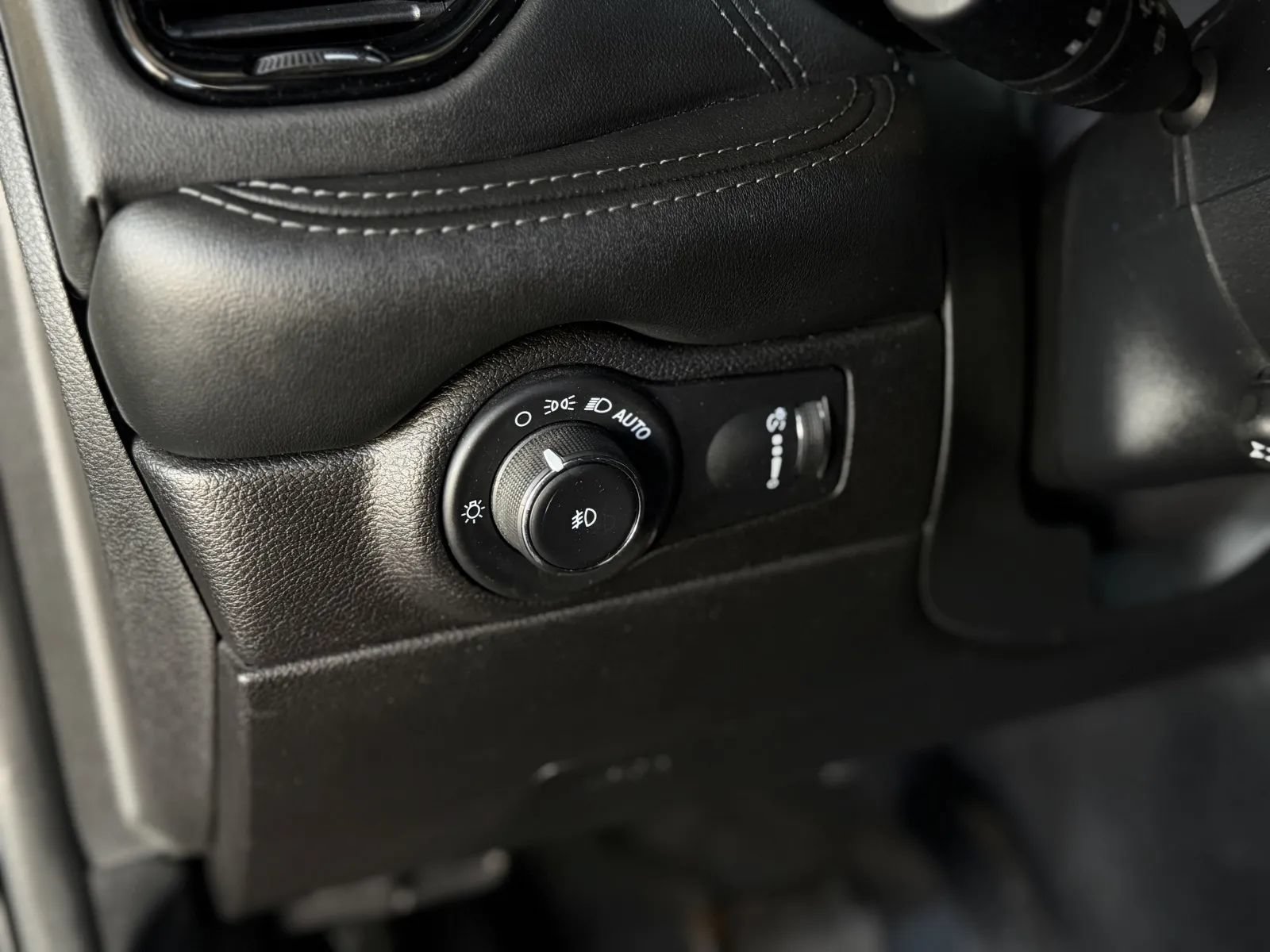 Used 2021 Dodge Durango Citadel w/ Premium Entertainment Group AWD/4WD image 29