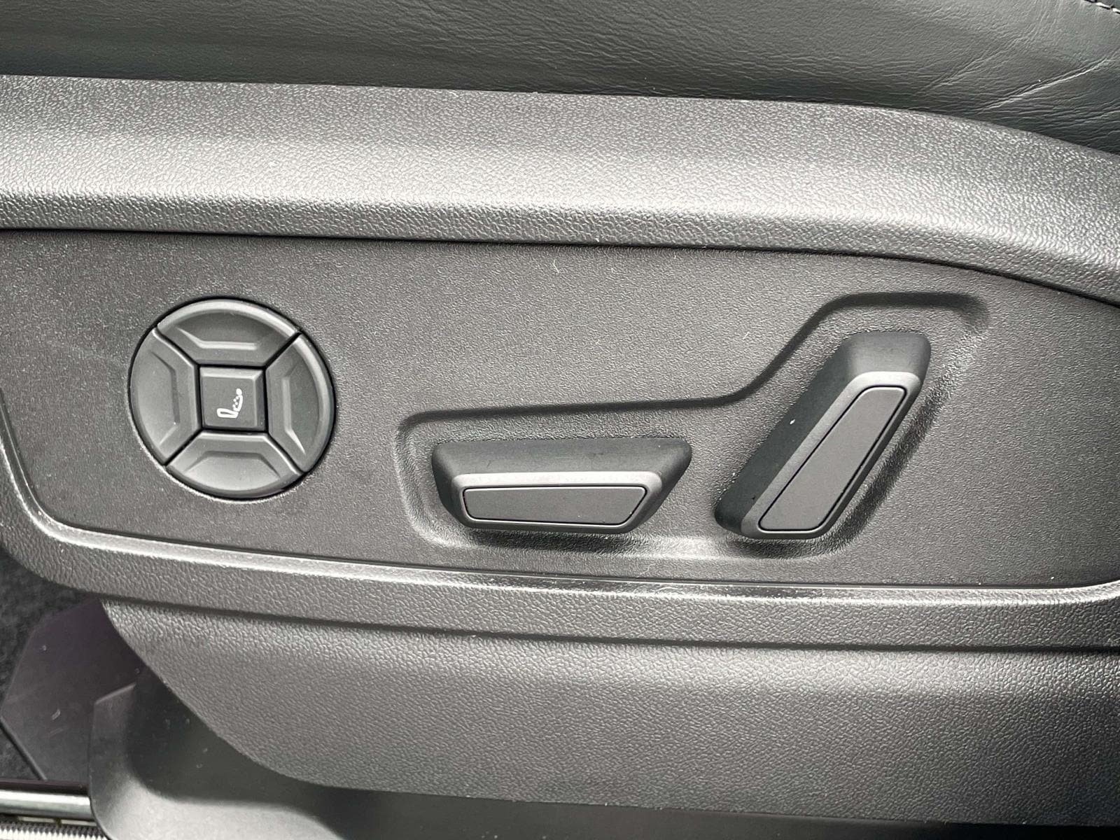 Certified 2025 Audi SQ5 Premium Plus AWD/4WD image 17