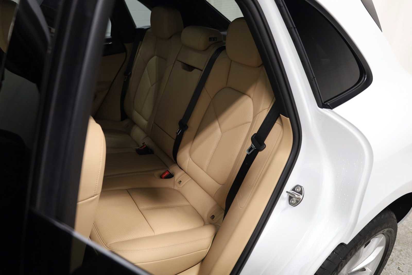 Certified 2026 Porsche Macan AWD/4WD image 36