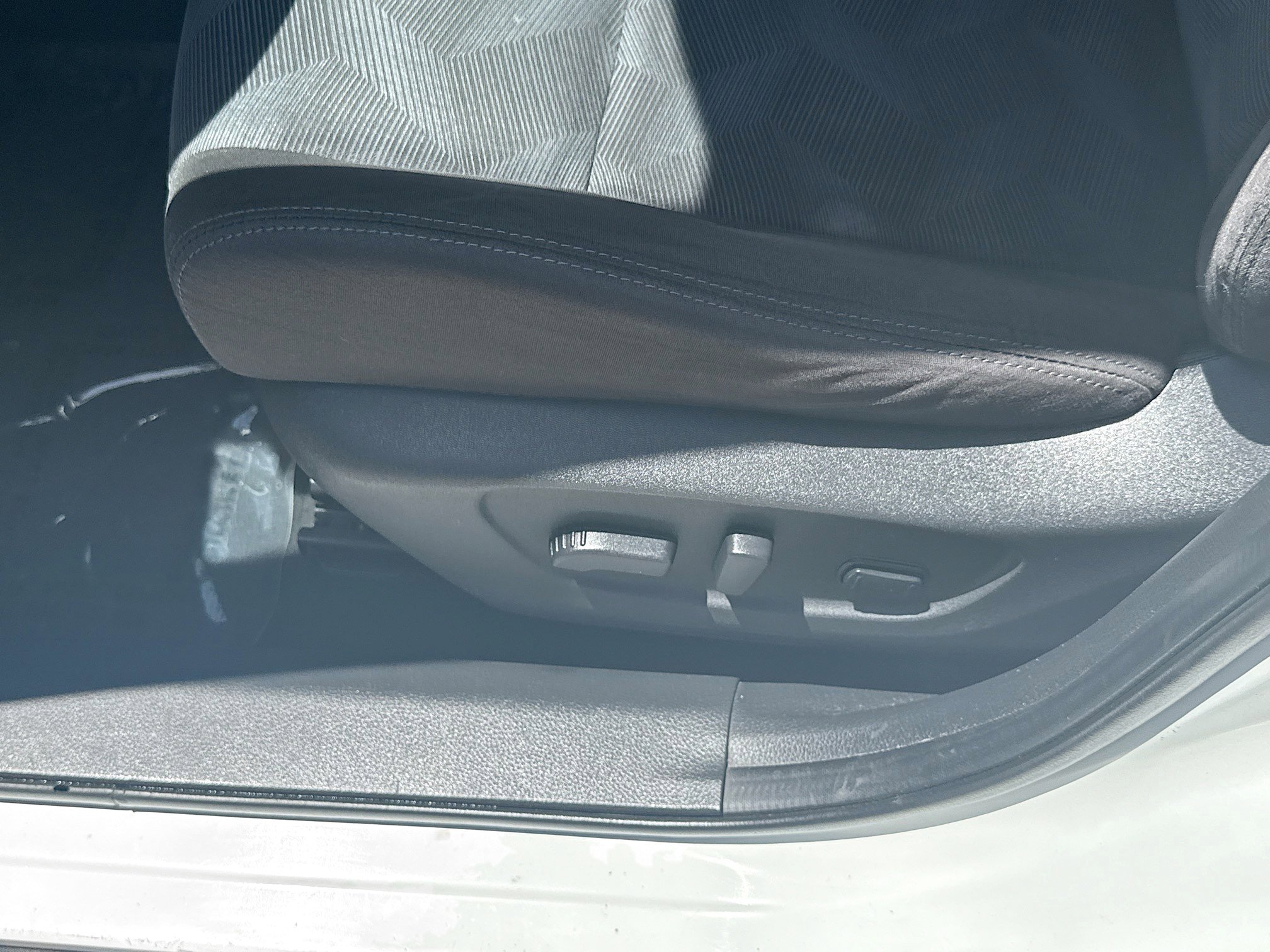 Used 2015 Nissan Rogue SV w/ SV Premium Package image 18